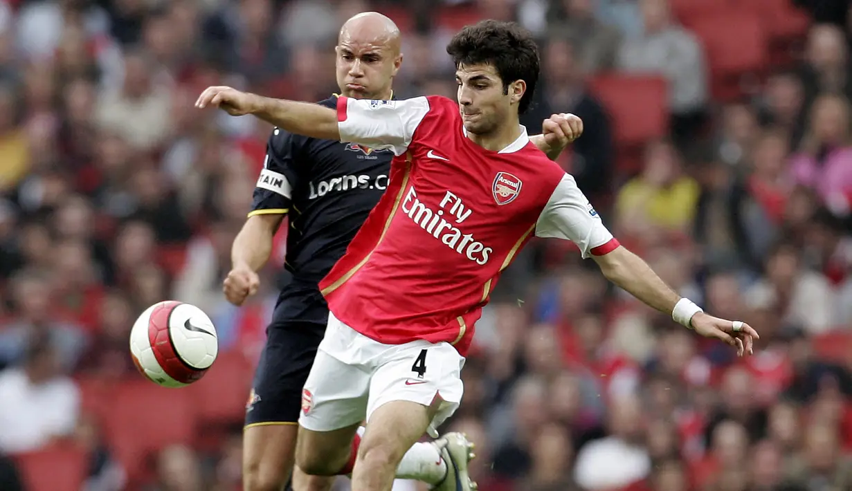 Cesc Fabregas. Saat menerima Golden Boy edisi 2006, gelandang asal Spanyol ini berusia 19 tahun dan tengah menjalani musim ke-4 bersama Arsenal. Ia mampu membawa Arsenal menjadi runner-up Liga Champions 2005/2006 dan Timnas Spanyol hingga 16 Besar Piala Dunia 2006. (AFP/Leon Neal)