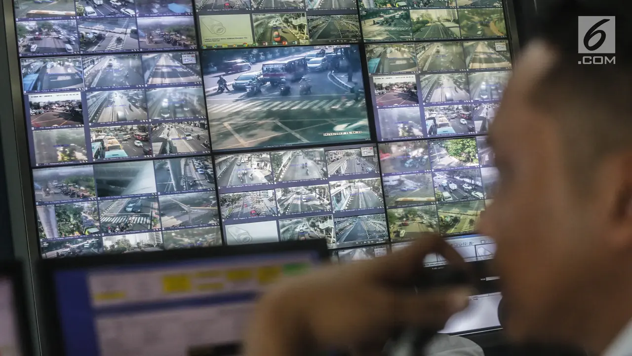 Lalu Lintas Jakarta Dipantau CCTV Berpengeras Suara