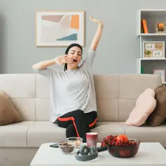 Pagi hari sering menjadi penentu kualitas satu hari penuh agar badan tetap fit. Saat bangun dengan tubuh terasa berat, kepala masih pening, dan waktu terasa berjalan terlalu cepat, bukan hanya produktivitas yang terganggu — suasana hati pun ikut terpengaruh. (foto/dok: freepik/stockking)