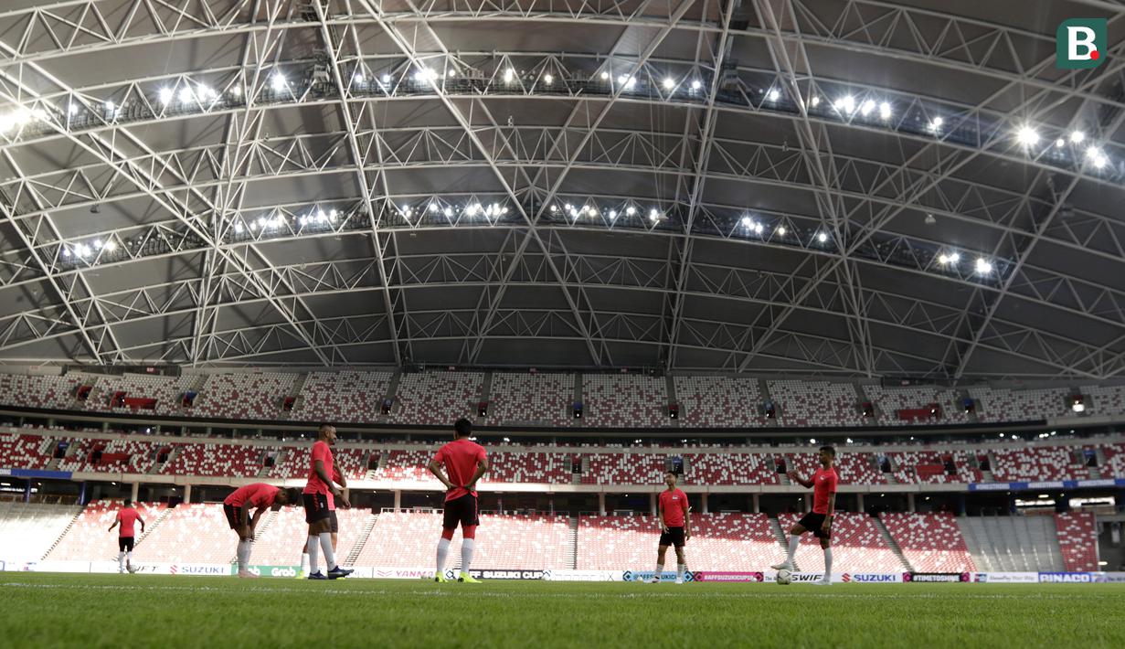 Suasana latihan Singapura jelang laga Piala AFF 2018 di Stadion Nasional, Singapura, Kamis (8/11). Singapura akan melawan Timnas Indonesia. (Bola.com/M. Iqbal Ichsan)