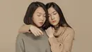 Kakak beradik yang lahir di Bandung ini bahkan sempat membuat project bersama. Rara dan Isyana berkolaborasi untuk lagu berjudul 'Luruh'. Lagu ini pun banyak diterima masyarakat terutama penikmat lagu Indie. (Liputan6.com/IG/@isyanasarasvati)