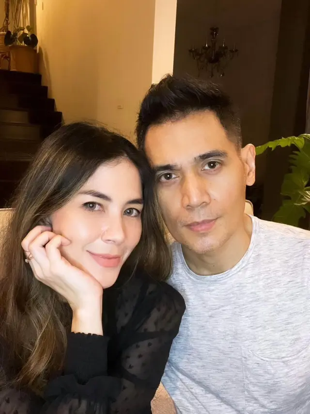 6 Potret Kebersamaan Tyo Nugros Eks Drummer Dewa 19 dan Kekasih, Tampil Mesra