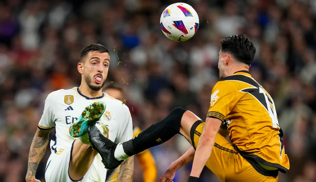Tambahan tujuh menit di babak kedua pun tidak bisa dimanfaatkan dengan baik oleh Real Madrid. Sampai peluit panjang dibunyikan, tidak ada gol yang tercipta. (AP Photo/Manu Fernandez)