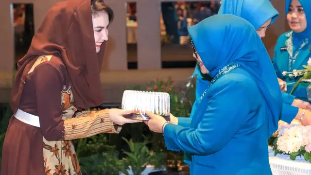 Potret Arumi Bachsin hadiri HKG PKK ke-52 TP PKK Provinsi Jatim (Sumber: Instagram/@arumibachsin_94)