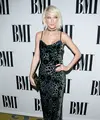 Taylor Swift rupanya sudah mulai bosan dengan penampilan yang sopan, feminim, dan terkesan girly. Belakangan ini, Taylor kerap tampil menantang dan pamer tubuh seksinya di muka umum. (AFP/Bintang.com)
