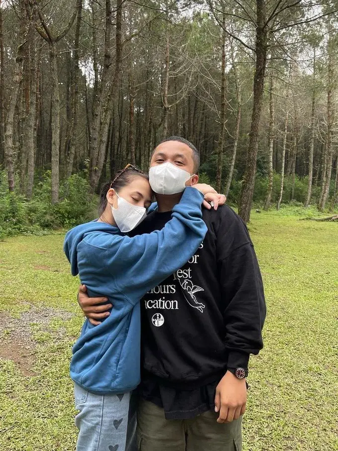Selalu Tampil Kompak, Ini 7 Potret Mesra Adhisty Zara dan Abimanyu ‘Jurnal Risa’