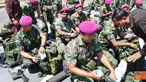 Citizen6, Surabaya: Personel Satgas SBJ Wakatobi di Swiping dari barang-barang terlarang seperti munisi tajam, senjam, dan Narkoba oleh anggota Jajaran Intel Menbanpur-1 Mar. (Pengirim: Budi Abdillah)