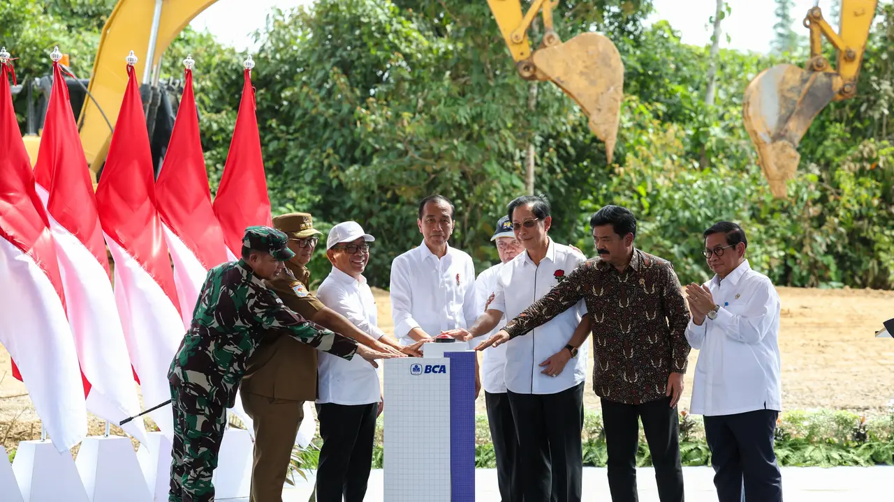 PT Bank Central Asia Tbk (BCA) melakukan penandatanganan Perjanjian Kerja Sama (PKS) serta groundbreaking kantor barunya di Ibu Kota Nusantara (IKN), Senin (12/8/2024).