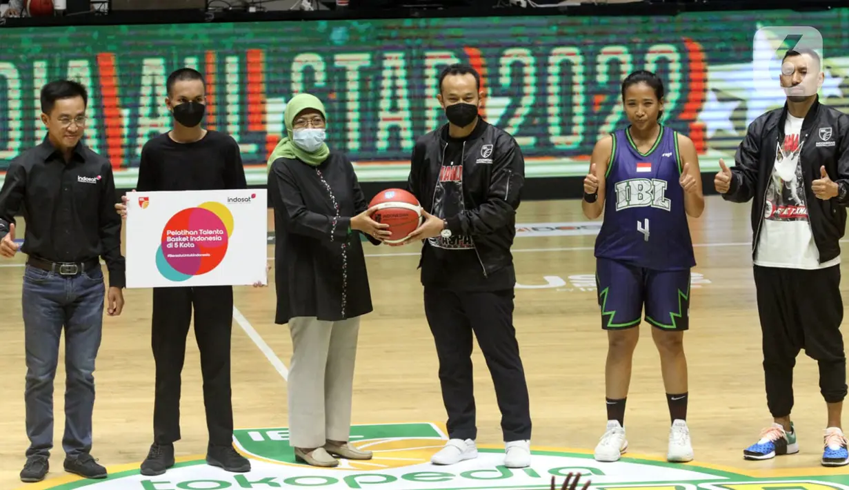 Indosat Ooredoo Hutchison (IOH) meluncurkan program pelatihan talenta basket ke sekolah yang bertujuan untuk pemberdayaan generasi muda dan talenta olahraga terbaik Indonesia dibidang bola basket. (Liputan6.com/HO/IOH)