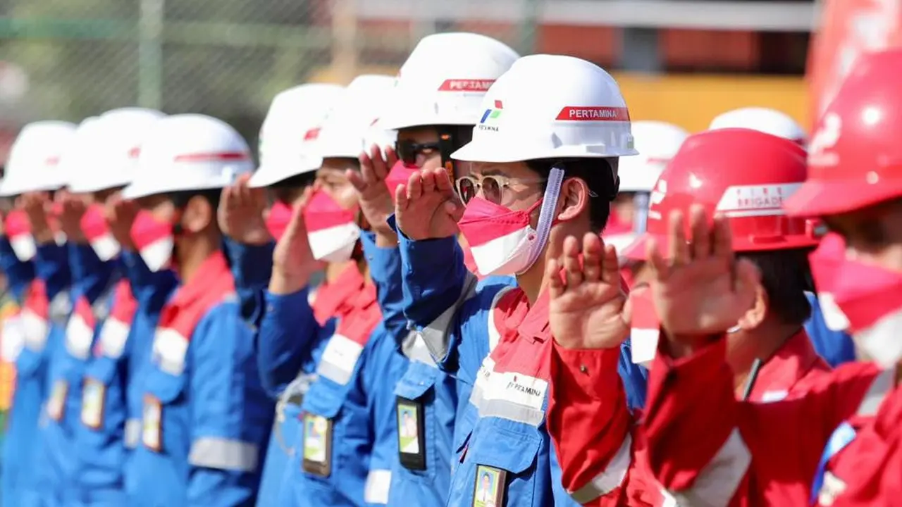 PT Pertamina (Persero) menggelar Upacara HUT ke-77 Kemerdekaan Republik Indonesia di lokasi Kilang Refinery Unit (RU) IV Cilacap. (Dok. Pertamina)