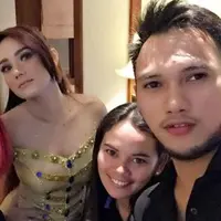 Mulan Jameela saat foto bersama saat tampil di Semarang (Instagram/@erueru11)