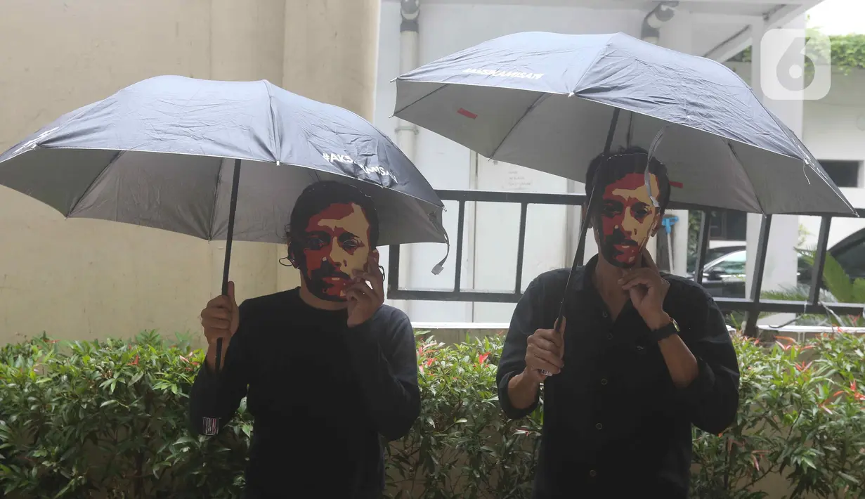 Massa aksi yang tergabung dalam Komite Aksi Solidaritas Untuk Munir (Kasum) mengggelar aksi terkait 18 tahun pembunuhan munir di depan Komnas HAM, Jakarta, Rabu (7/9/2022). Dalam aksinya mereka menuntut agar Komnas HAM untuk segera menetapkan kasus pembunuhan Munir sebagai pelanggaran HAM Berat.  (Liputan6.com/Herman Zakharia)