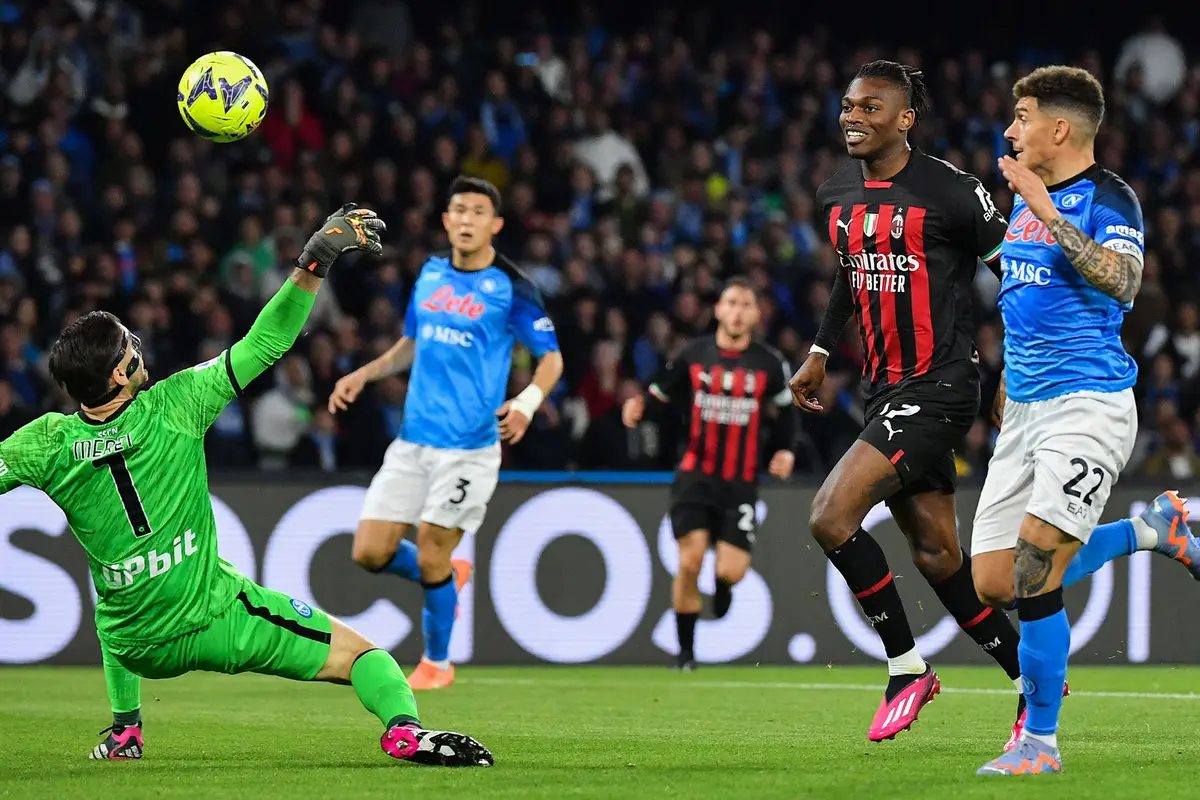 Foto: Napoli Kena Bantai Juara Bertahan AC Milan, Tak Menggeser Posisi Il Partenopei dari Puncak Klasemen Liga Italia