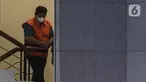 Direktur PT Tabi Bangun Papua (PT TBP), Rijatono Lakka memakai rompi oranye usai menjalani pemeriksaan di Gedung Merah Putih KPK, Jakarta, Kamis (5/1/2022). KPK menahan Rijatono Lakka yang merupakan tersangka penyuap Gubernur Papua, Lukas Enembe. (Liputan6.com/Johan Tallo)