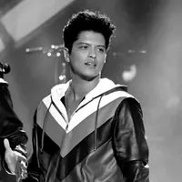 Ibu dari Bruno Mars adalah orang Filipina. Sementara sang ayah, Peter Henandez, setengah Puerto Rico dan setengah Yahudi. (KEVIN WINTER / GETTY IMAGES NORTH AMERICA / AFP)