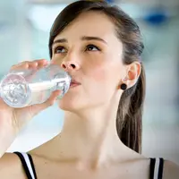 Apakah kamu bisa diet hanya dengan air putih? Temukan jawabannya di sini! (Sumber Foto: CureJoy)