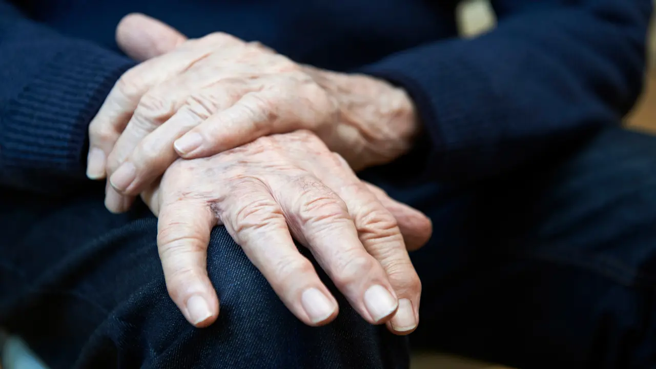Waspadai Penyakit Parkinson: Ini Gejala, Penyebab, dan Cara Mengatasinya