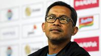 Pelatih kepala Persebaya Surabaya, Aji Santoso merupakan pemain sekaligus kapten Timnas Indonesia di ajang Piala Tiger 2000. Di bawah kepemimpinannya, Skuat Merah Putih berhasil menembus babak final untuk pertama kalinya. Namun, Aji dkk harus kalah 1-4 dari Thailand. (Bola.com/Iwan Setiawan)