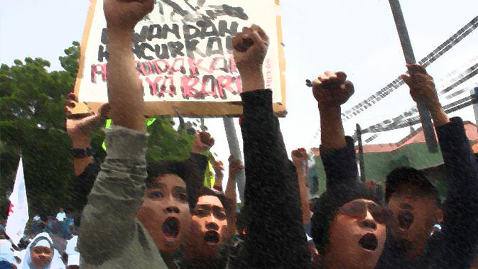 Buruh dan Aparat di Sentul Bentrok - News Liputan6.com