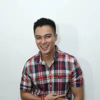 Meski dari segi bahasa hampir sama, Baim Wong mengaku masih ada beberapa kesulitan. Sekarang ini ia banyak mempelajari. (Andy Masela/Bintang.com)