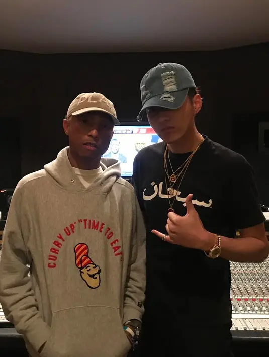 Di bulan Februari 2017, cowok berwajah tampan ini mewakili Tiongkok untuk menghadiri Grammy Awards ke-59 di Los Angeles. (Foto: instagram.com/kriswu)