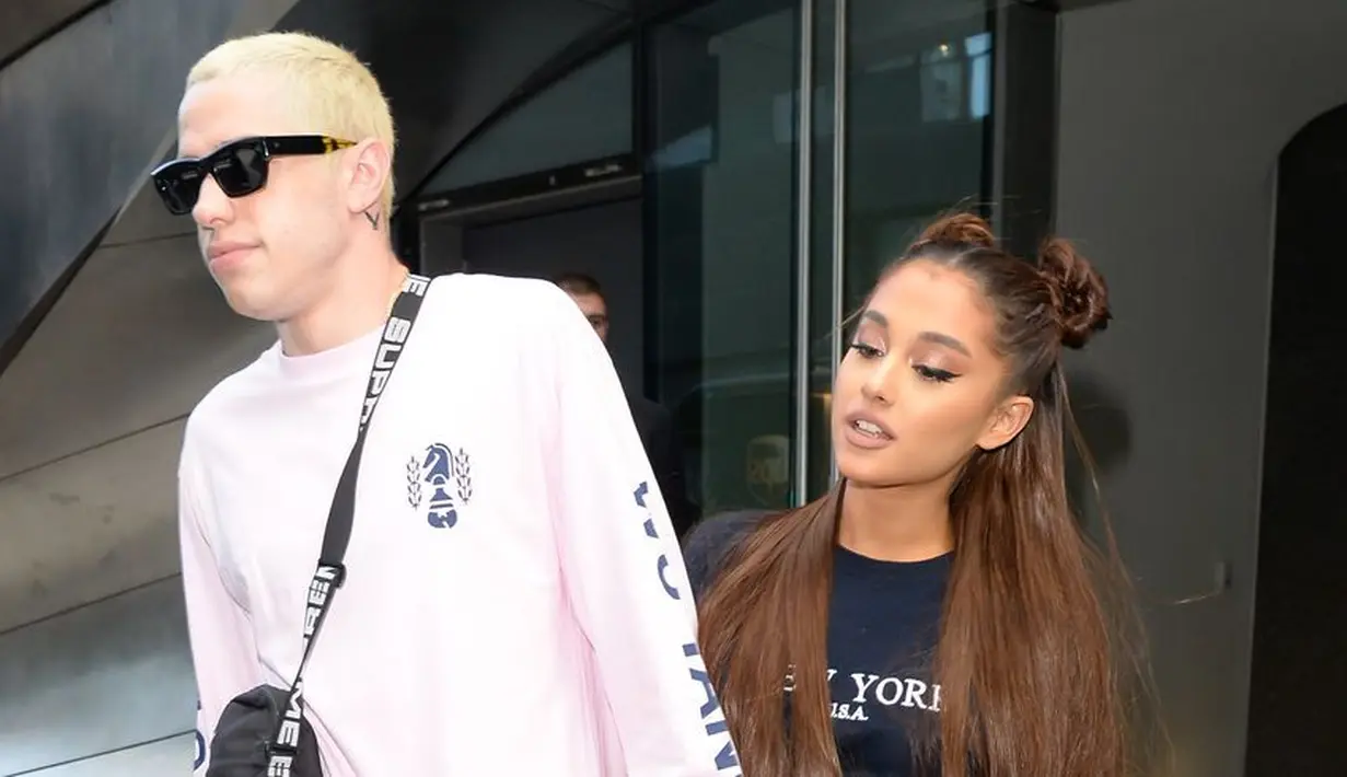 Ariana Grande membutuhkan waktu yang panjang untuk merancang pernikahan mereka dengan sempurna. (Getty Images - Cosmopolitan)