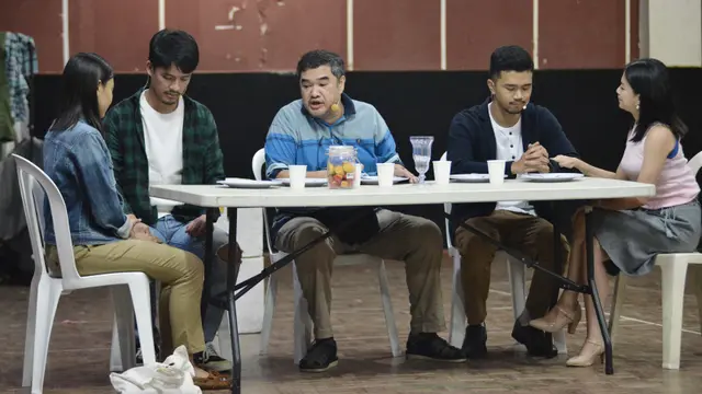 Melihat Latihan Cek Toko Sebelah yang Hadir dalam Bentuk Teater Musikal