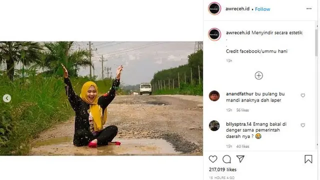 Viral Wanita Berpose Bak Model di Jalan Rusak dan Berlumpur, Sindir Pemerintah