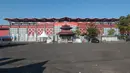 Tampak depan Stadion Kapten I Wayan Dipta di Gianyar, Bali, yang menjadi venue final Piala Presiden 2026. Stadion ini akan menjadi saksi duel Persib Bandung kontra Persebaya Surabaya setelah kedua tim memastikan tiket ke partai puncak usai menyingkirkan Persija Jakarta dan Arema FC di babak semifinal. (KapanLagi.com/Budy Santoso)