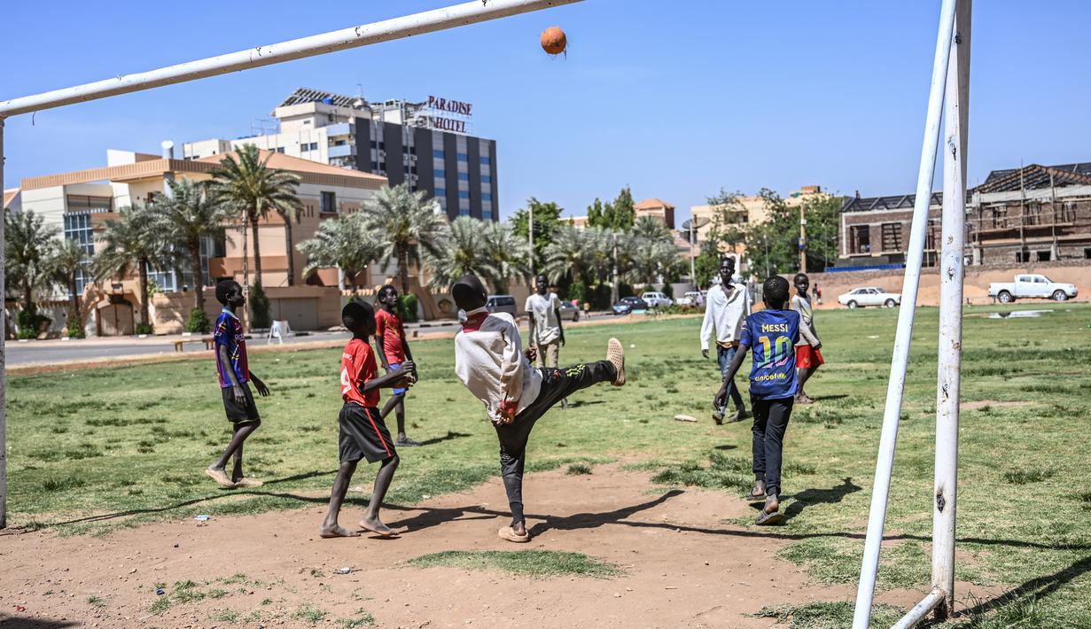 FOTO Melihat Keseruan Anak  Anak  Sudan Bermain Sepak  Bola  