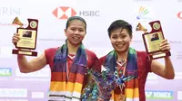 Greysia Polii / Apriyani meraih gelar ganda putri India Terbuka 2018 yang berlangsung di Siri Fort Indoor Stadium, New Delhi, Minggu (4/2/2018). (SAJJAD HUSSAIN / AFP)