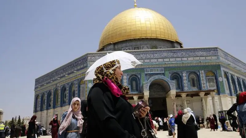Semarak Ramadan, Muslim Palestina Salat dan Berdoa di Masjid Al Aqsa