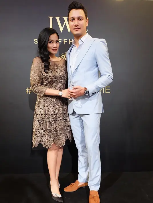 Selama 10 tahun berpacaran, jalinan asmara Titi dan Christian mengalami pasang surut. Akan tetap, keduanya mampu melewati rintangan itu. (Foto: instagram.com/titi_kamall)