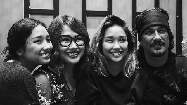 [Bintang] Titi DJ dan Anak-anaknya