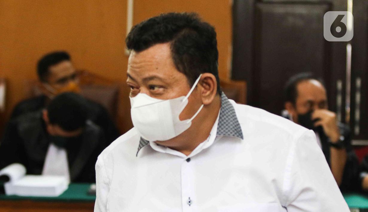 Terdakwa Kuat Ma'ruf saat menjalani  sidang tuntutan kasus pembunuhan berencana terhadap Brigadir Nofriansyah Yosua Hutabarat atau Brigair J di Pengadilan  Negeri Jakarta Selatan, Senin (16/1/2023). Jaksa Penuntut Umum (JPU) menutut terdakwa Kuat Ma'ruf dengan hukuman penjara selama delapan tahun. (Liputan6.com/Herman Zakharia)