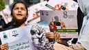 Para perempuan memegang plakat dalam sebuah aksi unjuk rasa untuk mendukung perempuan di Gaza, dalam rangka memperingati Hari Perempuan Internasional di Lahore pada 8 Maret 2025. (Arif ALI/AFP)