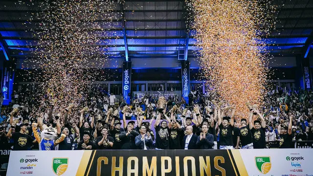 FOTO Tim Prawira Bandung menjuarai kompetisi IBL 2023