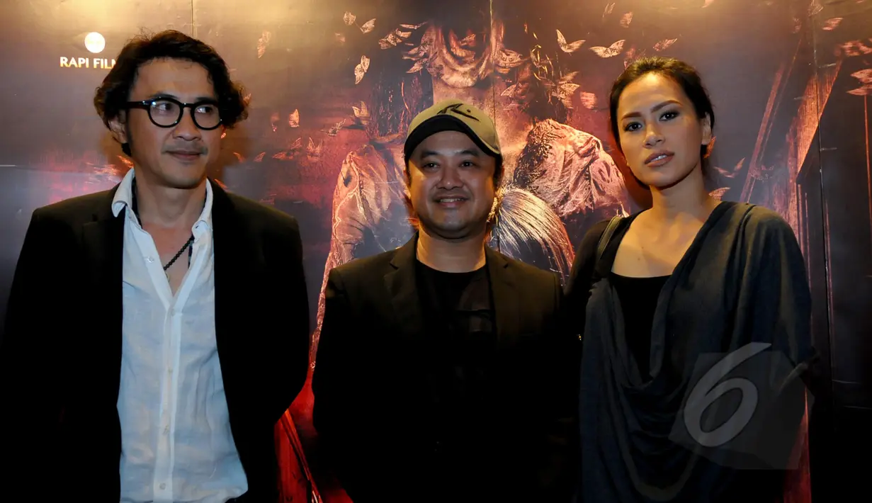 Agus Kuncoro, Rizal Mantovani dan Inong Ayu saat menghadiri gala premiere WEWE di Epicentrum XXI, Jakarta, Senin (13/4/2015). (Liputan6.com/Faisal R Syam) 