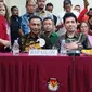 Bakal pasangan calon dari jalur independen Dharma Pongrekun dan Kun Wardana (Dharma-Kun) bertandang ke Komisi Pemilihan Umum (KPU) DKI Jakarta pada Senin (19/8/2024) (Liputan6.com/Ady Anugrahadi)