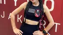 Aktif sebagai runner, Cindy Gulla ikut Hyrox pertamanya dengan finish strong. Cigul mengepang rambut panjangnya berhiaskan pita dan poni rata yang jadi ciri khas [@cgulla]