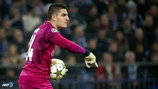 vito-mannone-130704a.jpg