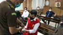 Terdakwa kasus pelanggaran UU ITE Adam Deni saat sidang di Pengadilan Negeri Jakarta Utara, Selasa (7/6/2022). Adam Deni menjalani sidang lanjutan atas dugaan pelanggaran UU ITE yang beragendakan pembacaan nota pembelaan atau pledoi atas tuntutan 8 tahun penjara dari Jaksa Penuntut Umum (JPU). (Liputan6.com/Herman Zakharia)