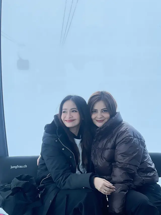 10 Potret Liburan Cut Tary dan Ersa Mayori di Swiss, Seru Banget