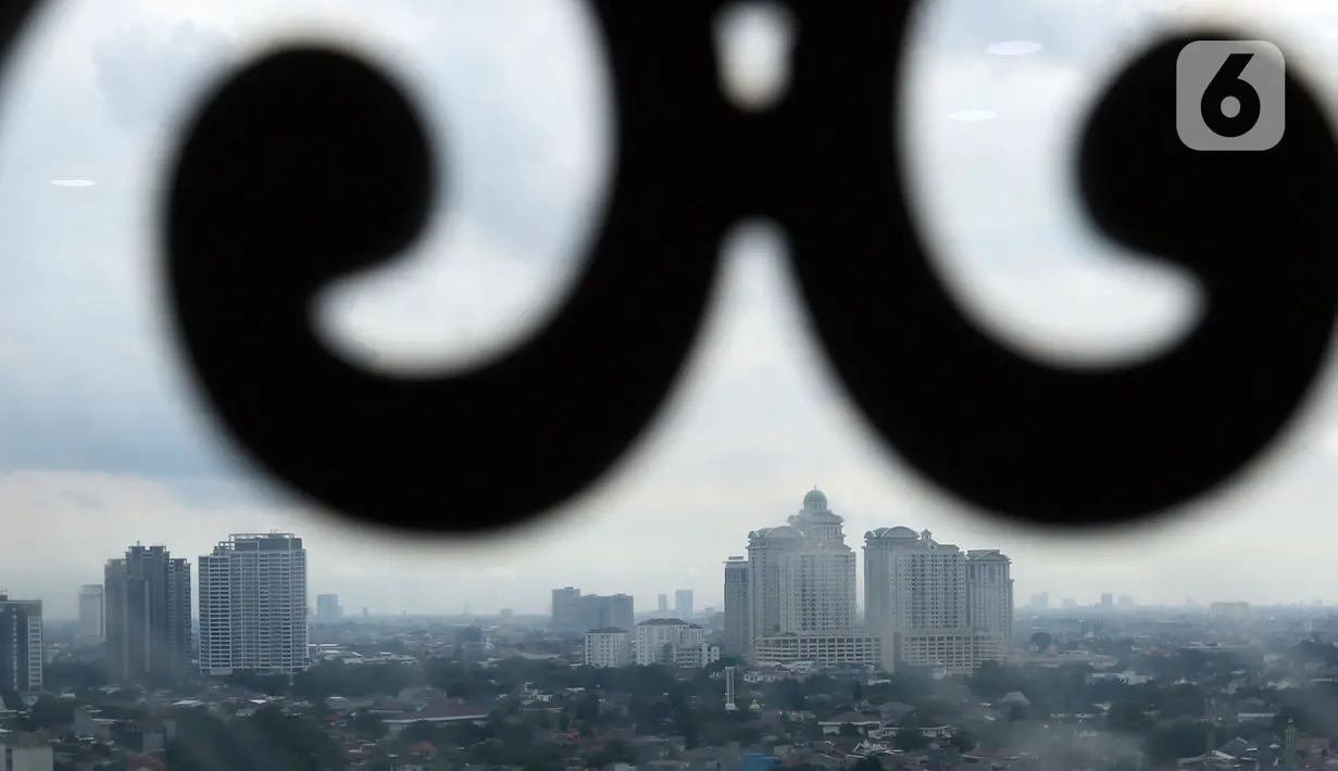 Suasana gedung pencakar langit di Jakarta, Selasa (15/11/2022). Ekonomi Indonesia pada kuartal III 2022 tumbuh 5,72%. Adapun capaian itu mengalahkan negara-negara maju seperti Amerika Serikat (AS) dan Korea Selatan. (Liputan6.com/Johan Tallo)