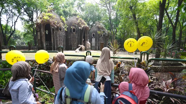 Kebun Binatang Ragunan Jakarta Dipadati Ribuan Pengunjung