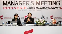 Dirut PT Gelora Trisula Semesta, Joko Driyono, memimpin rapat manajer di Hotel Park Lane, Jakarta, Senin (11/4/2016). Pertemuan ini membahas rencana Indonesia Soccer Championship. (Bola.com/Vitalis Yogi Trisna)