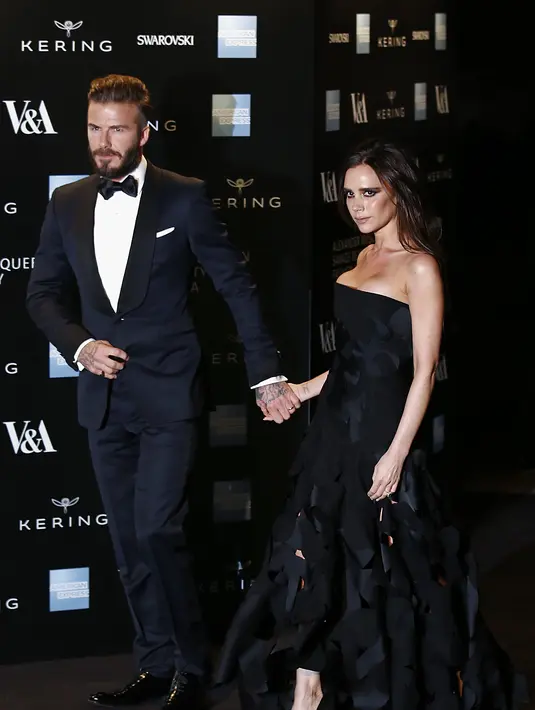 "David dan Victoria sangat menikmati waktu kencan berdua tanpa kehadiran anak-anak mereka. Keduanya sangat memanfaatkan momen kebersamaan dan saling mesra," ungkap sumber kepada Dailymail. (AFP/Bintang.com)