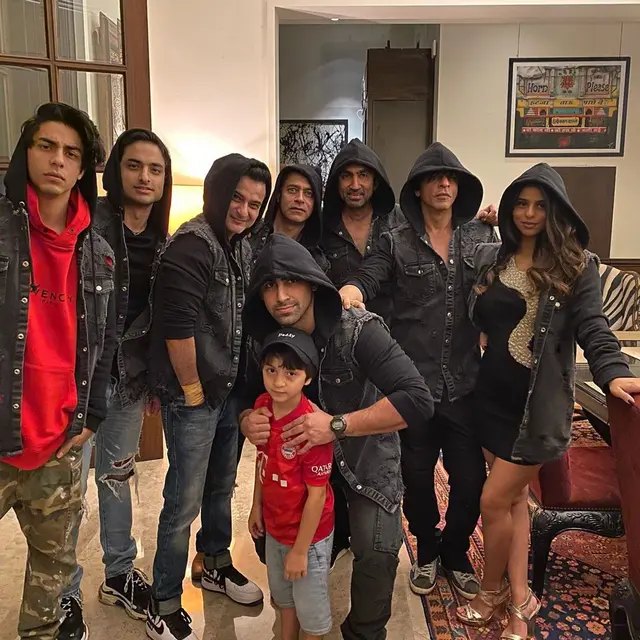 Shah Rukh Khan dan keluarga menyambut Tahun Baru (Instagram/ gaurikhan)