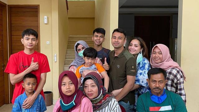 6 Potret Kebersamaan Amy Qanita dan Dimas 'Kembaran' Raffi Ahmad, Bak Ibu Kandung