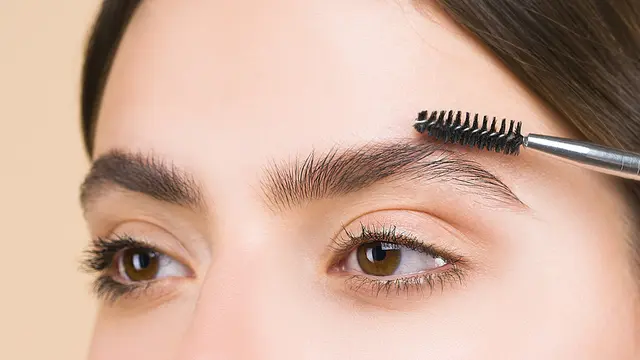 4 Kesalahan Menggambar Alis yang Bikin Wajah Terlihat Tua, Jangan Sampai Melakukannya